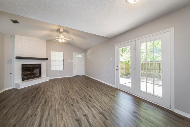 Photo - 6 Laramie Ln