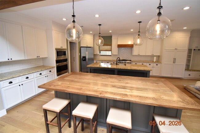 Photo - 421 Creekside Dr