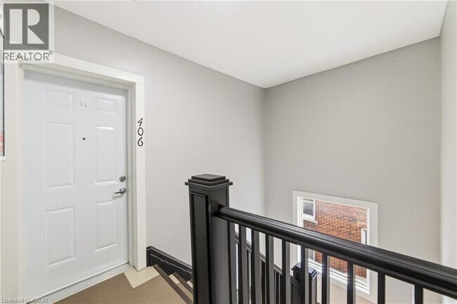 Photo - 1544 King St E Unit 406