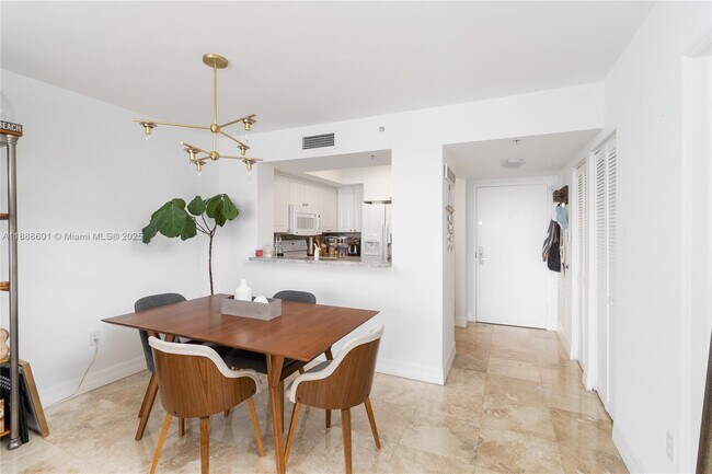 Photo - 1800 Sunset Harbour Dr Unit 809