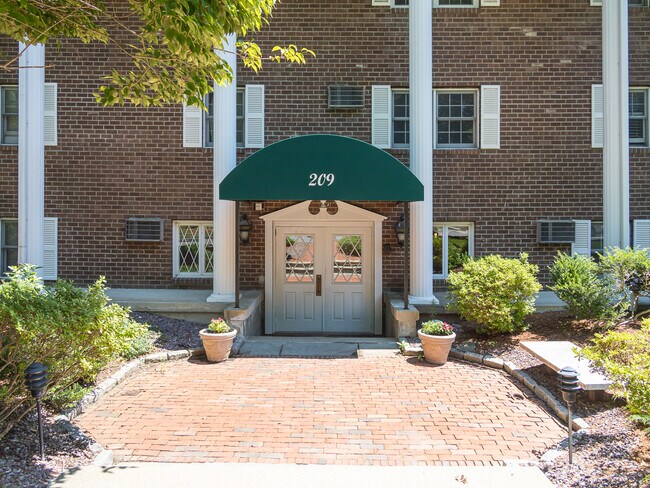 209 Great Rd Unit B -3