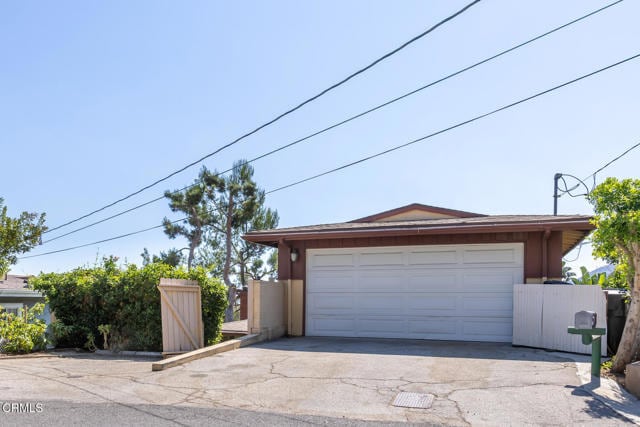 Photo - 1932 Hilldale Dr