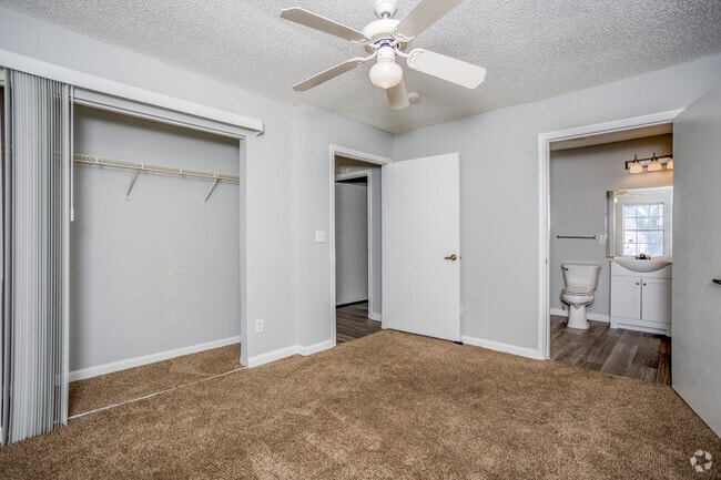 2BR, 2BA - 858SF - Primary Bedroom - Centerville Pointe Apartments