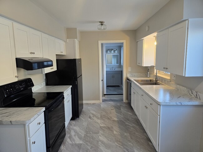 Photo - 1111 N Kenwood Ave