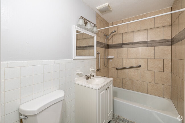 2BR, 1BA - 975SF - Bathroom
