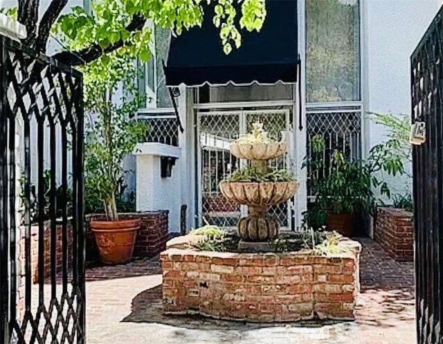 Building Photo - 4950 Louise Ave Unit 105