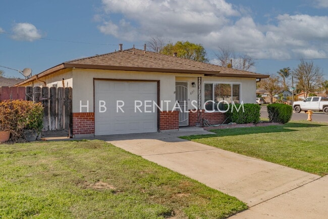 Building Photo - Stylishly Updated Home with Modern Kitchen and Fresh Flooring in Manteca