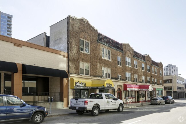 1800 N Farwell Apartments