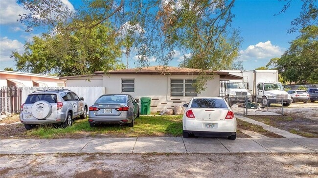 Building Photo - 2833 NW 101st St Rental
