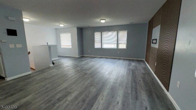 Building Photo - 736 E 28th St