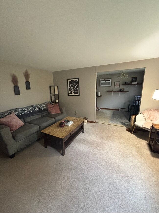 Living room - 169 Jefferson Ave Unit #2