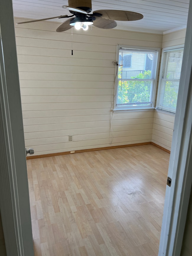Bedroom 2 entryway