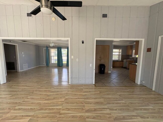 202 Palm Ct