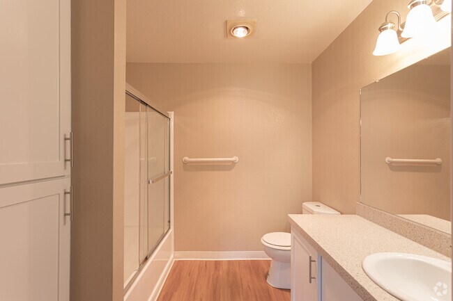 1BR, 1BA - 686 SF