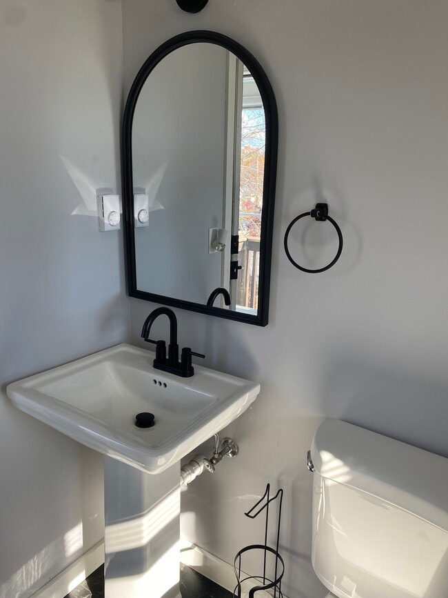 Building Photo - 60 Ashcraft Rd Unit 60 ashcraft rd