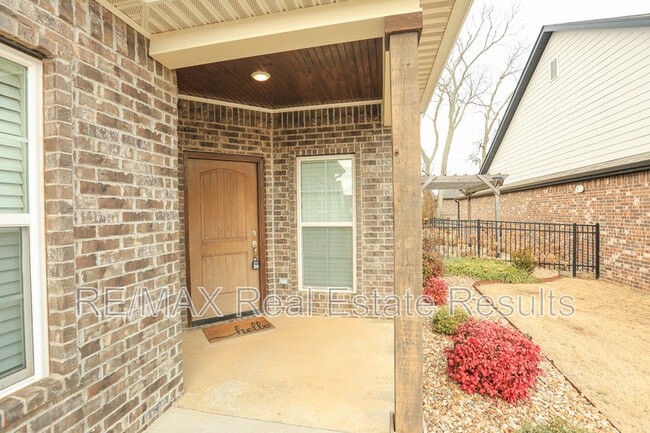 Photo - 2106 SW Huntwick Ave