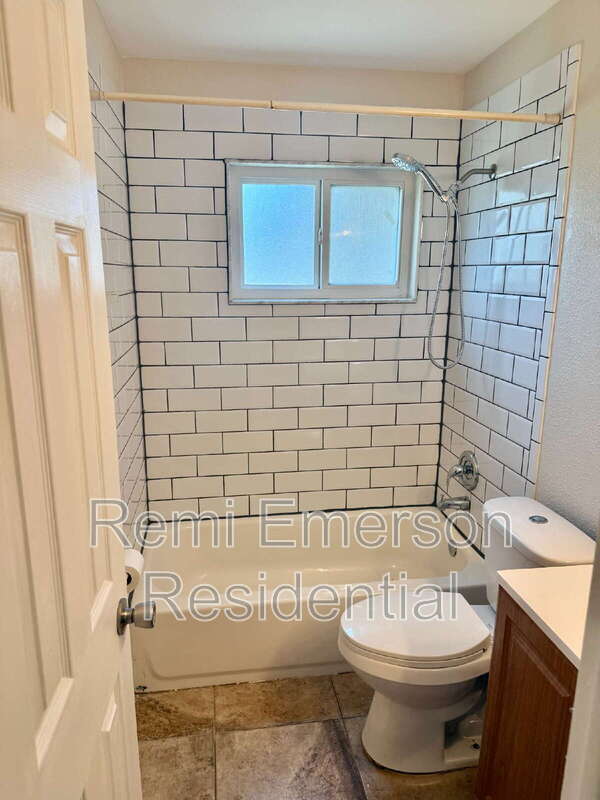 Photo - 162 Landmark St Unit #B