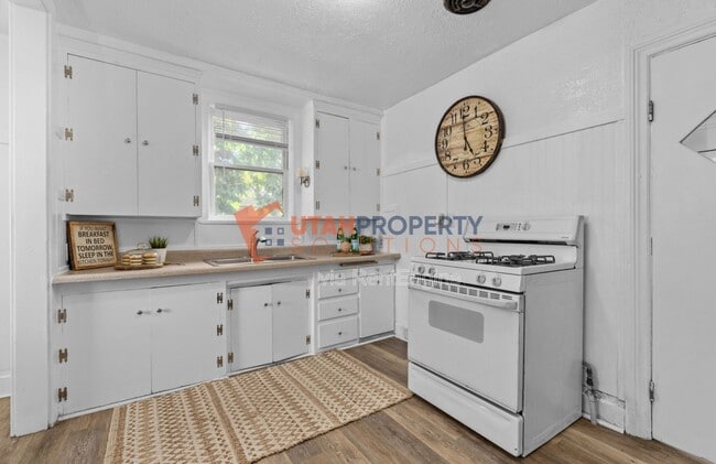Photo - 2263 S Green St