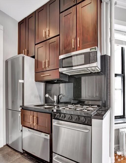Building Photo - 250 Mott St Rental