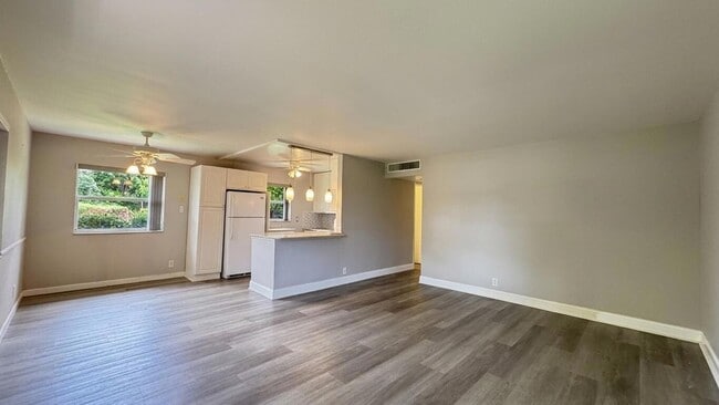 Photo - 220 Seville Dr