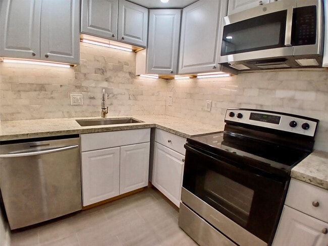 Photo - 4164 Inverrary Dr Unit 311