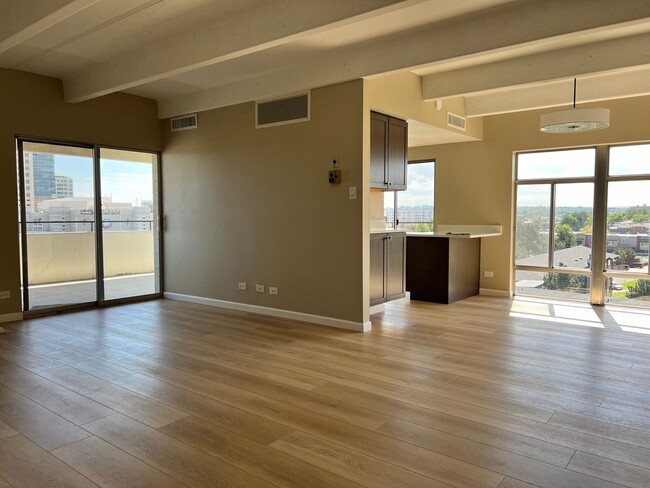 NEW RENOVATION - 2 Bedroom High Rise Condo... - NEW RENOVATION - 2 Bedroom High Rise Condo...