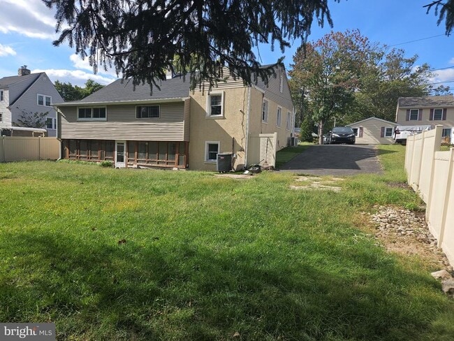 Photo - 1715 Hazel Ave