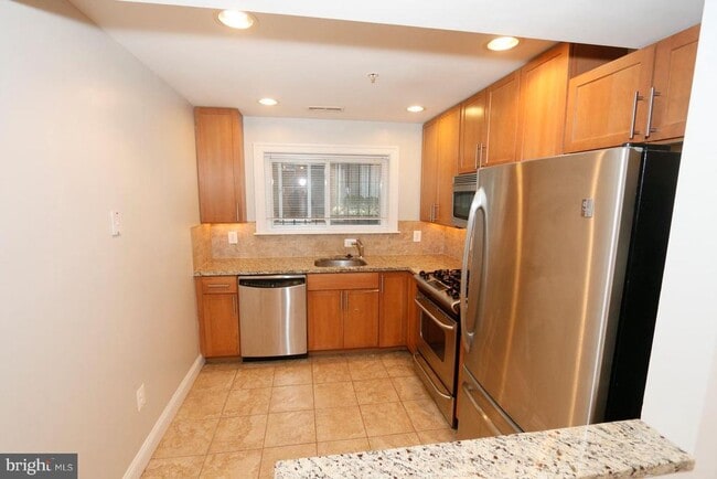 Photo - 1901 Lincoln Rd NE