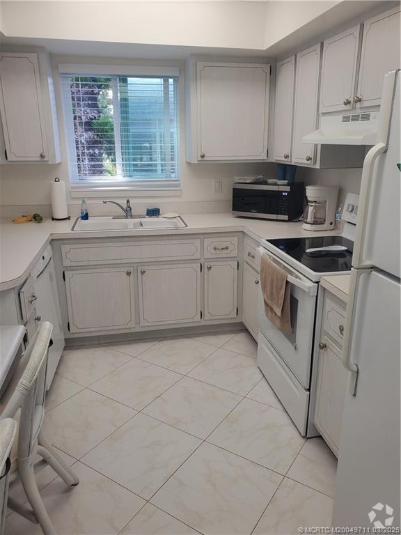Building Photo - 2950 SE Ocean Blvd Unit 8-6 Rental