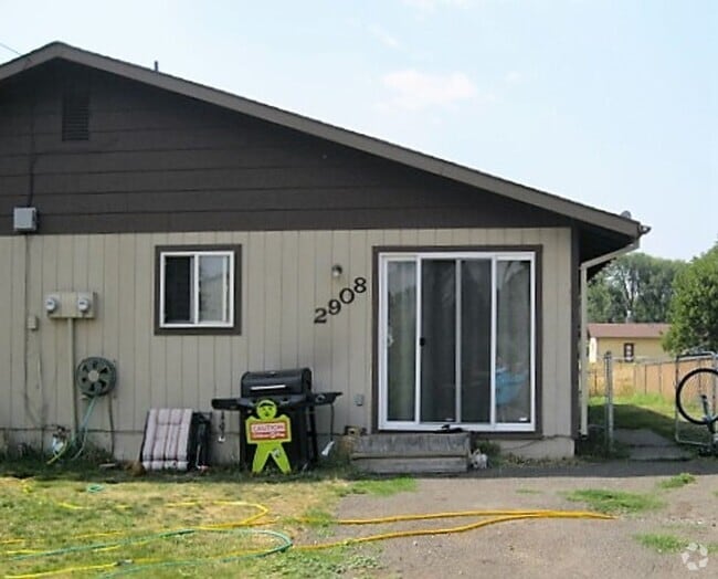 Building Photo - N Depot Duplex Unit 2908 N Depot Rental
