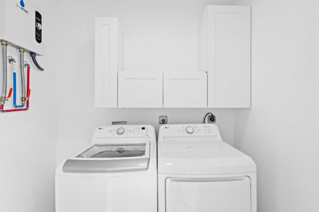 Photo - 1824 Lake St