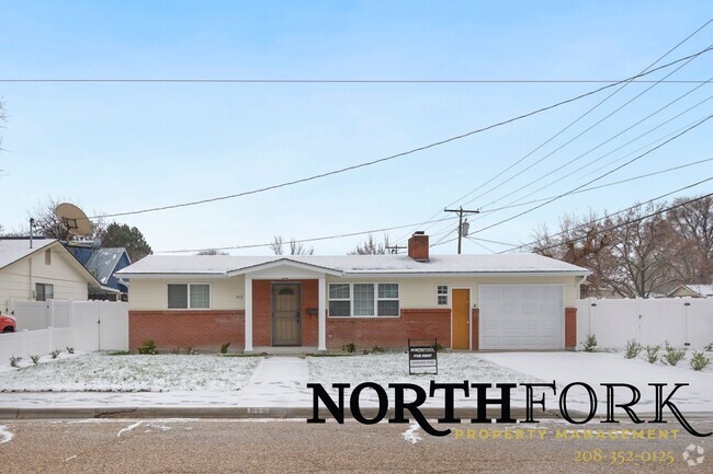 Building Photo - Remodeled Walking Distance to NNU Rental