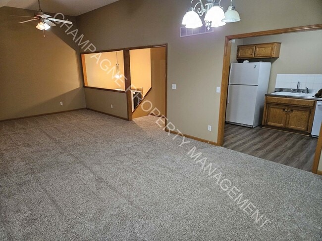 Building Photo - 6524/6528 NE 44th St Unit 6528