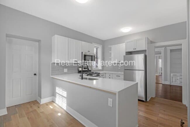 Building Photo - Beautiful, Fully Renovated BU West Campus 4 Bed/2 Bath on Glenville Ave in Allston for 9/1/2026