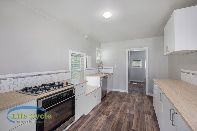 Photo - 1314 Beechwood St NE