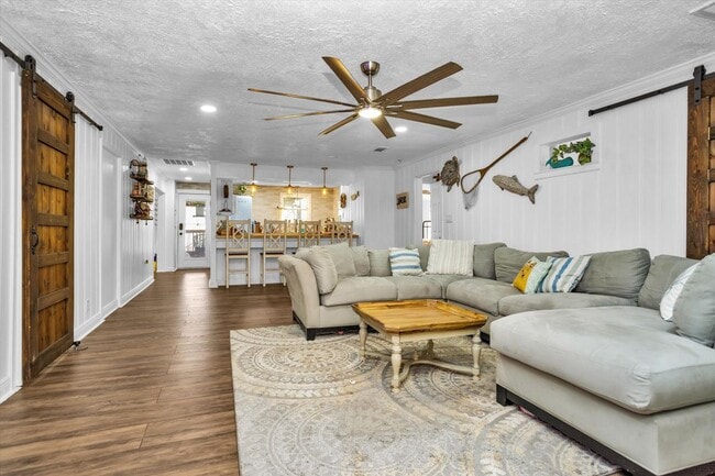 Photo - 631 Clear Lake Rd