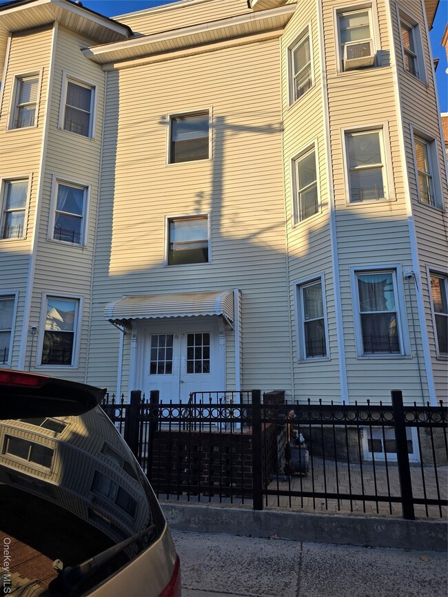 Building Photo - 67 Radford St Unit 2E