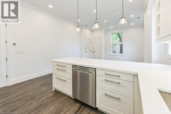 Photo - 139 MacNab St S Unit A