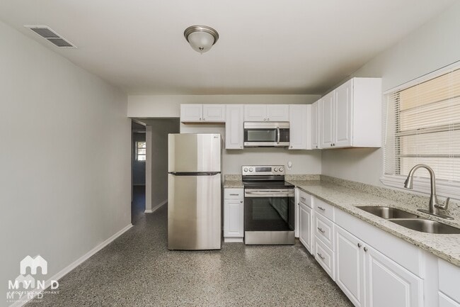 Photo - 1505 E Genesee St