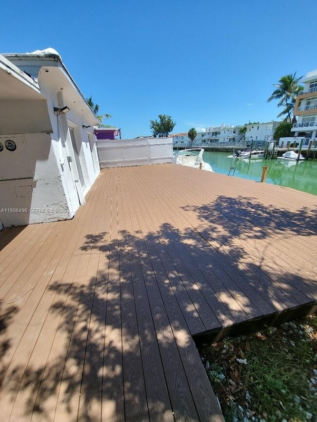 Photo - 7707 Hawthorne Ave