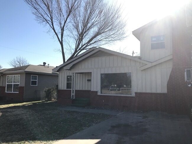 Photo - 205 W 34th St