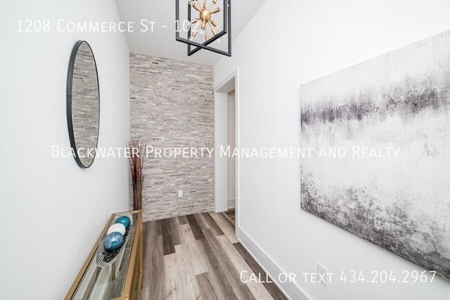 Photo - 1208 Commerce St