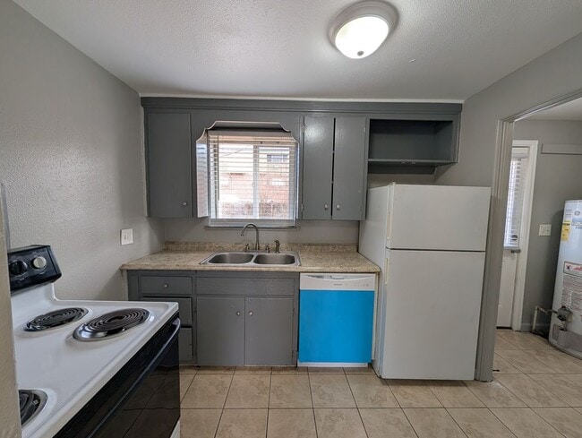 Photo - 1310 N Moline St