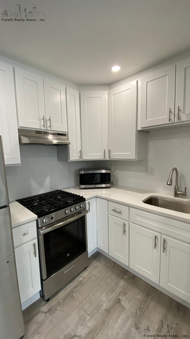 Building Photo - 95 Cottage St Unit 1 Rental