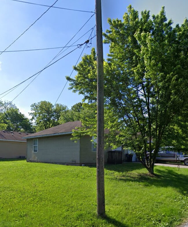 Building Photo - 1030 W Central St Unit B