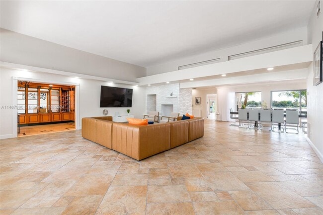 Photo - 2500 NE 199th St