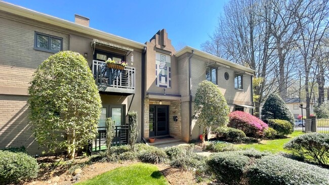 Building Photo - 227 N Dotger Ave Unit E15