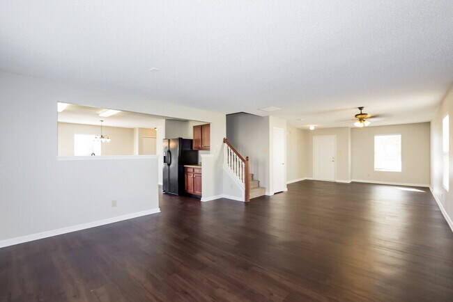 841 Chastain Ave