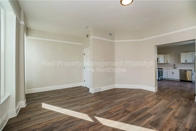 Photo - 2123 Sidney St