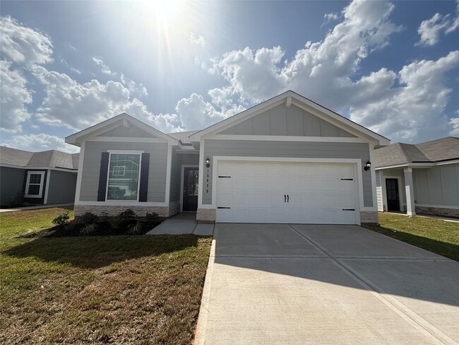 Building Photo - 15875 Berry Hl Dr